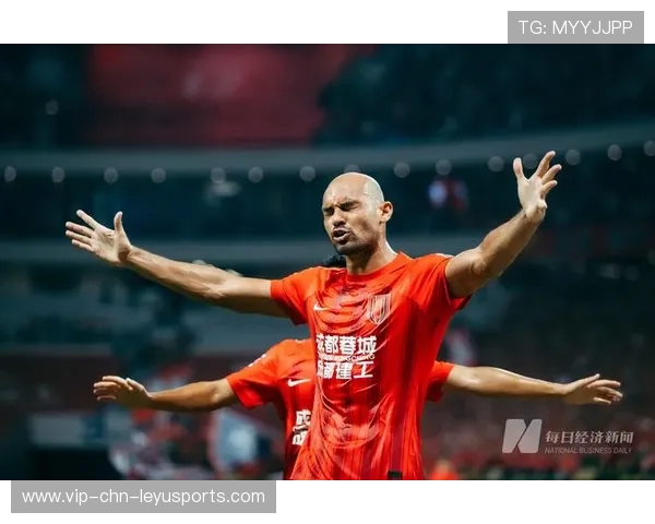 中超成都费利佩背身训练依旧稳固：展现冠军气质的不凡之路